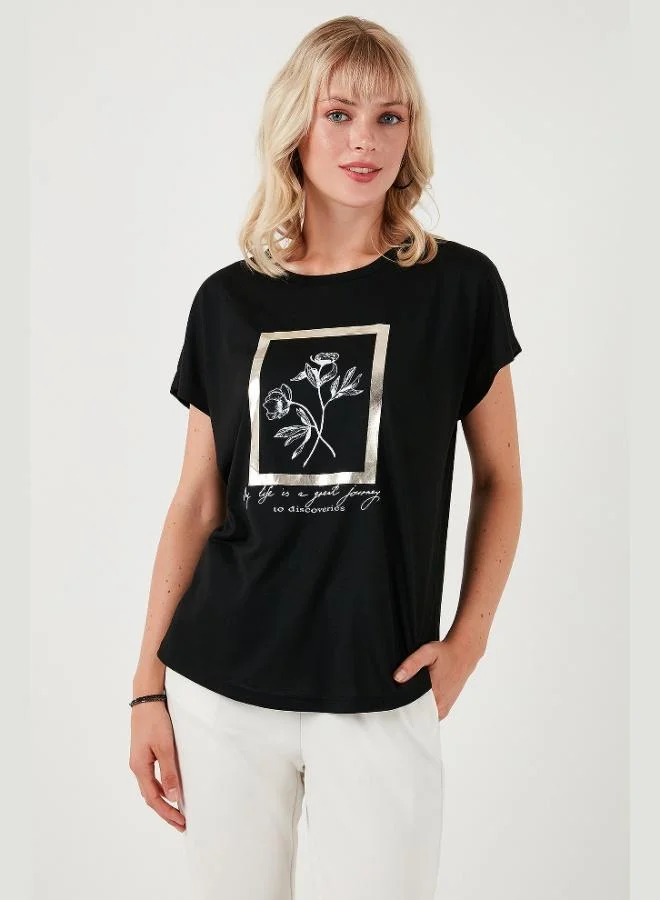 ليلا تيشيرت نسائي ليلا مطبوع بياقة دائرية وقصة عادية